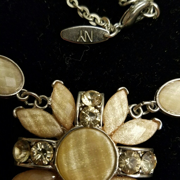 New York & Company necklance - Picture 5 of 6